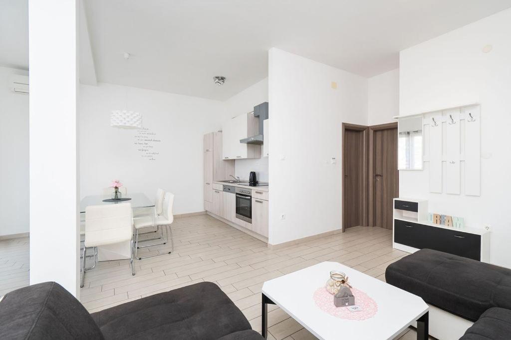 Apartments Grubisic - Sibenik - Parking Included ภายนอก รูปภาพ