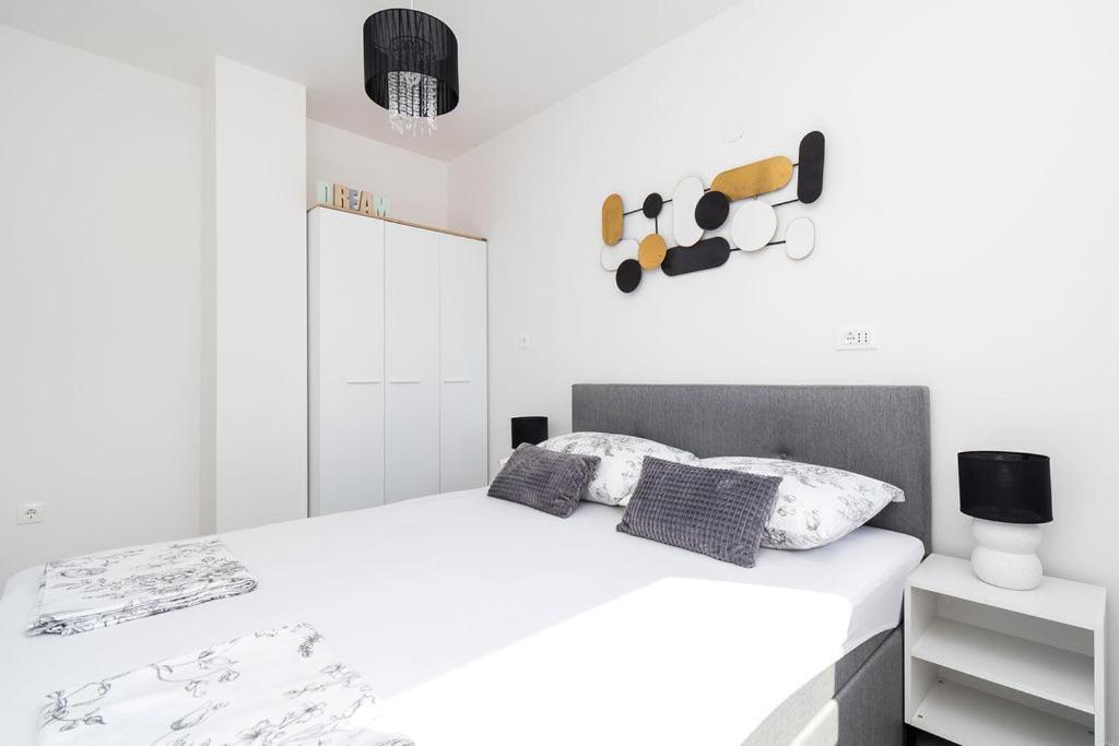 Apartments Grubisic - Sibenik - Parking Included ภายนอก รูปภาพ